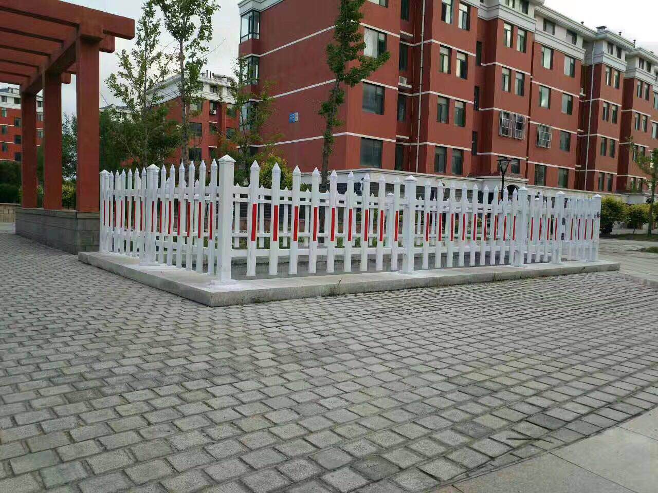 pvc護(hù)欄，鋅鋼護(hù)欄專(zhuān)業(yè)供應(yīng)商